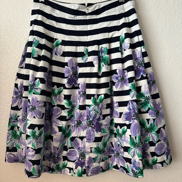 TALBOTS Floral Pleated Skater Size Petite 2 Skirt. - Picture 3 of 4